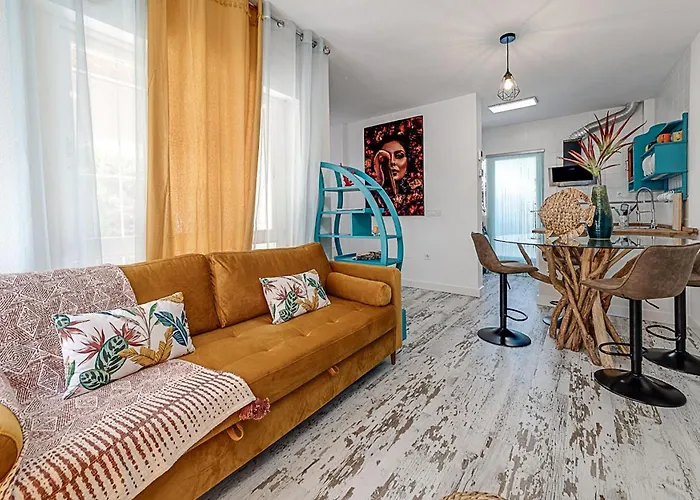 Elegant With Jacuzzi Loi Charls In