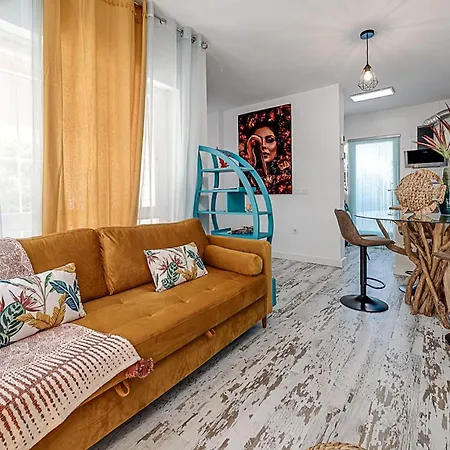 Elegant With Jacuzzi Loi Charls In