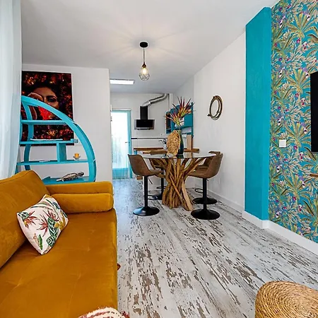 Vendégház Elegant With Jacuzzi Loi Charls In