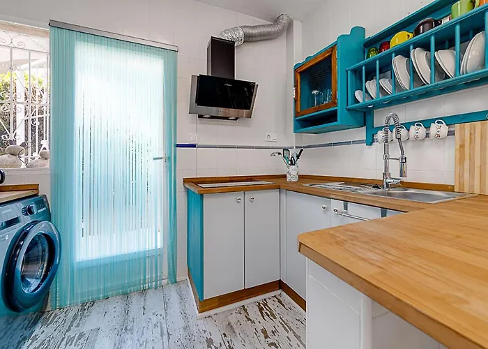 Gæstehus Elegant With Jacuzzi Loi Charls In Torrevieja